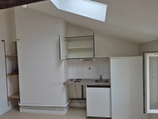 Appartement T2 en résidence sécurisée, face Hôtel de Ville, proche tous commerces et transport.