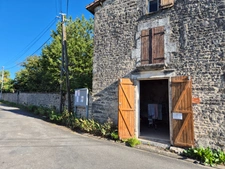 Corps de Ferme de 340 m2, avec plusieurs maisons indépendantes et 200 m2 de dépendances.