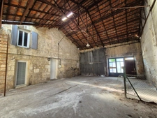 Ensemble immobilier, 2 maisons, un grand hangar, un garage, gros oeuvre en bon état