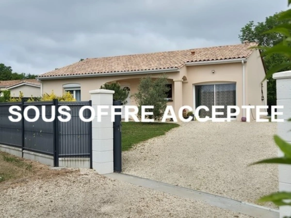 Pavillon Plain-Pied, 100 m2, 3 chambres. Prestation qualitative, terrain paysagé.