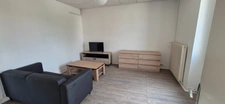 Maison de ville composée de deux appartements, 110 m2, proximité place Victor Hugo, jardin clos, cour avec stationnement