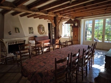 Corps de Ferme de 340 m2, avec plusieurs maisons indépendantes et 200 m2 de dépendances.