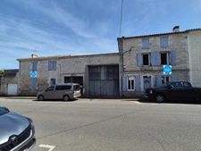 Ensemble immobilier, 2 maisons, un grand hangar, un garage, gros oeuvre en bon état