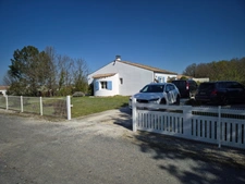 Prestation qualitative : Plain-Pied de 125 m2, parcelle paysagée de 1400 m2, piscine et paillotte