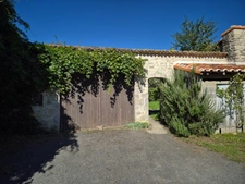 Corps de Ferme de 340 m2, avec plusieurs maisons indépendantes et 200 m2 de dépendances.