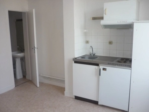 Appartement T2 en résidence sécurisée, face Hôtel de Ville, proche tous commerces et transport.