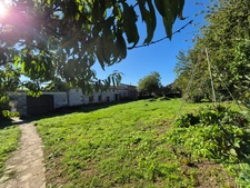 Corps de Ferme de 340 m2, avec plusieurs maisons indépendantes et 200 m2 de dépendances.