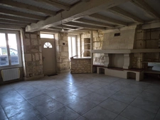 Ensemble immobilier, 2 maisons, un grand hangar, un garage, gros oeuvre en bon état
