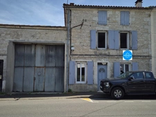 Ensemble immobilier, 2 maisons, un grand hangar, un garage, gros oeuvre en bon état