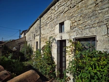Corps de Ferme de 340 m2, avec plusieurs maisons indépendantes et 200 m2 de dépendances.