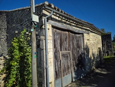 Corps de Ferme de 340 m2, avec plusieurs maisons indépendantes et 200 m2 de dépendances.