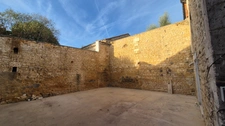 Ensemble immobilier, 2 maisons, un grand hangar, un garage, gros oeuvre en bon état