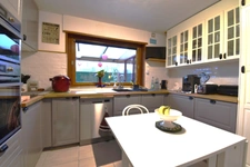 Élégante individuelle en semi plain-pied – 6 chambres – Sous-sol complet – Parcelle de 1 195 m²