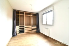 T2 lumineux avec balcon et parking