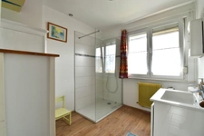 Maison familiale 4 chambres – 2 salles de bains – Jardin, garage et véranda à Comines