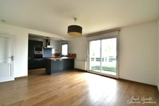 T2 lumineux avec balcon et parking