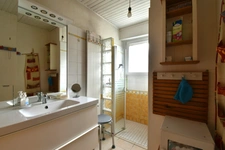 Maison familiale 4 chambres – 2 salles de bains – Jardin, garage et véranda à Comines
