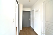 T2 lumineux avec balcon et parking