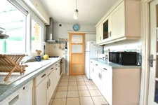 Maison familiale 4 chambres – 2 salles de bains – Jardin, garage et véranda à Comines