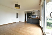 T2 lumineux avec balcon et parking