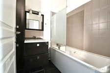 T2 lumineux avec balcon et parking