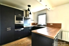 T2 lumineux avec balcon et parking