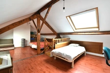 Maison familiale 4 chambres – 2 salles de bains – Jardin, garage et véranda à Comines