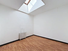Maison de ville 90 m² – Grand séjour avec mezzanine – 2 chambres – Deux garages et cave – Centre de Sainte-Foy-la-Grande