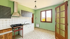 Maison plain-pied à rénover 96m2 et garages de 13 m2 et 26 m2 sur terrain 1956 m2 - 4 pièces LA FORCE (24)