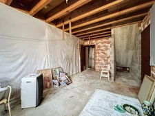 Maison de ville 90 m² – Grand séjour avec mezzanine – 2 chambres – Deux garages et cave – Centre de Sainte-Foy-la-Grande