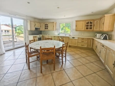 Charmante maison de 139 m² avec 4 chambres à Douville (24)