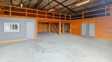 Local d'activité avec bureau et stockage à louer proche d'Eymet