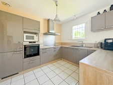 Maison 5 pièces de plain-pied - 94 m² - 4 chambres - Jardin et garage attenant - Bergerac rive droite
