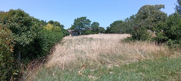 Terrain constructible à vendre de 1 679 m² – Flaugeac (24240)