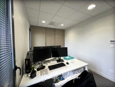 BUREAUX de 135m2  à louer VALLET (44) zone des Dorices - bâtiment professionnel récent en parfait état. 