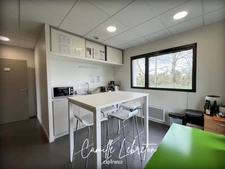 BUREAUX de 135m2  à louer VALLET (44) zone des Dorices - bâtiment professionnel récent en parfait état. 