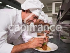 Dpt Loire Atlantique (44), à vendre hyper centre NANTES proche place royale Restaurant 160m2 tout équipé 