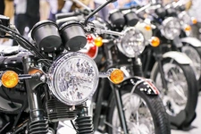 Local commercial récent de 850m2 avec fonds de commerce vente concession et atelier motos indissociables à vendre proche de ANGERS (49)