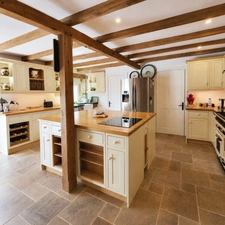 MAISON T6 + DÉPENDANCES - GUERN - 160 M2