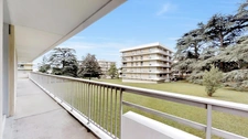 Renovated 5-room family apartment with large balcony – Tree-lined residence – Lyon 9th arrondissement, Saint-Rambert