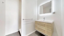 Renovated 5-room family apartment with large balcony – Tree-lined residence – Lyon 9th arrondissement, Saint-Rambert
