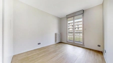 Renovated 5-room family apartment with large balcony – Tree-lined residence – Lyon 9th arrondissement, Saint-Rambert