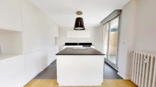 Renovated 5-room family apartment with large balcony – Tree-lined residence – Lyon 9th arrondissement, Saint-Rambert