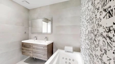 Renovated 5-room family apartment with large balcony – Tree-lined residence – Lyon 9th arrondissement, Saint-Rambert