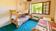 Single-story house for sale with 5 rooms near BERGERAC (24)