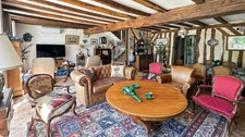 Domaine de 11 hectares avec vue dominante et ensemble de deux habitations aux portes de Bergerac (24)