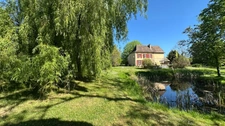 Domaine de 11 hectares avec vue dominante et ensemble de deux habitations aux portes de Bergerac (24)