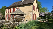 Domaine de 11 hectares avec vue dominante et ensemble de deux habitations aux portes de Bergerac (24)