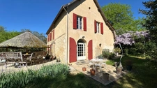 Domaine de 11 hectares avec vue dominante et ensemble de deux habitations aux portes de Bergerac (24)