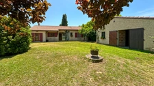 Single-story house for sale with 5 rooms near BERGERAC (24)
